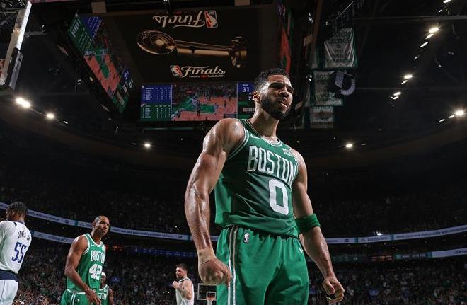 曼联新援最喜欢的球员：梅西和C罗会师决赛！梅西夺冠！