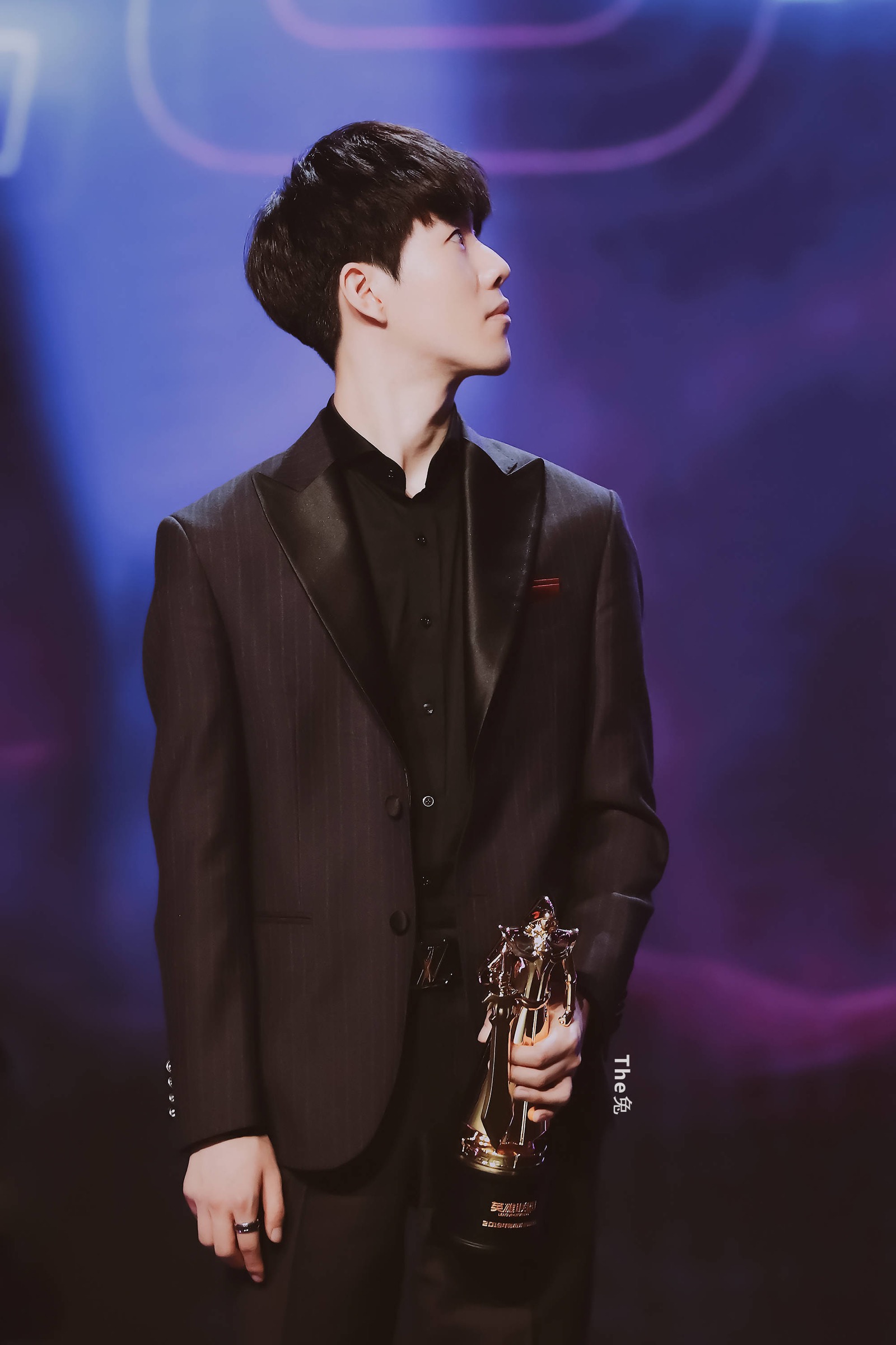 反而借助防 反而借助防